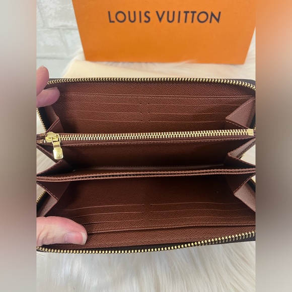 Louis Vuitton Zippy Wallet NWT - Picture 7 of 16